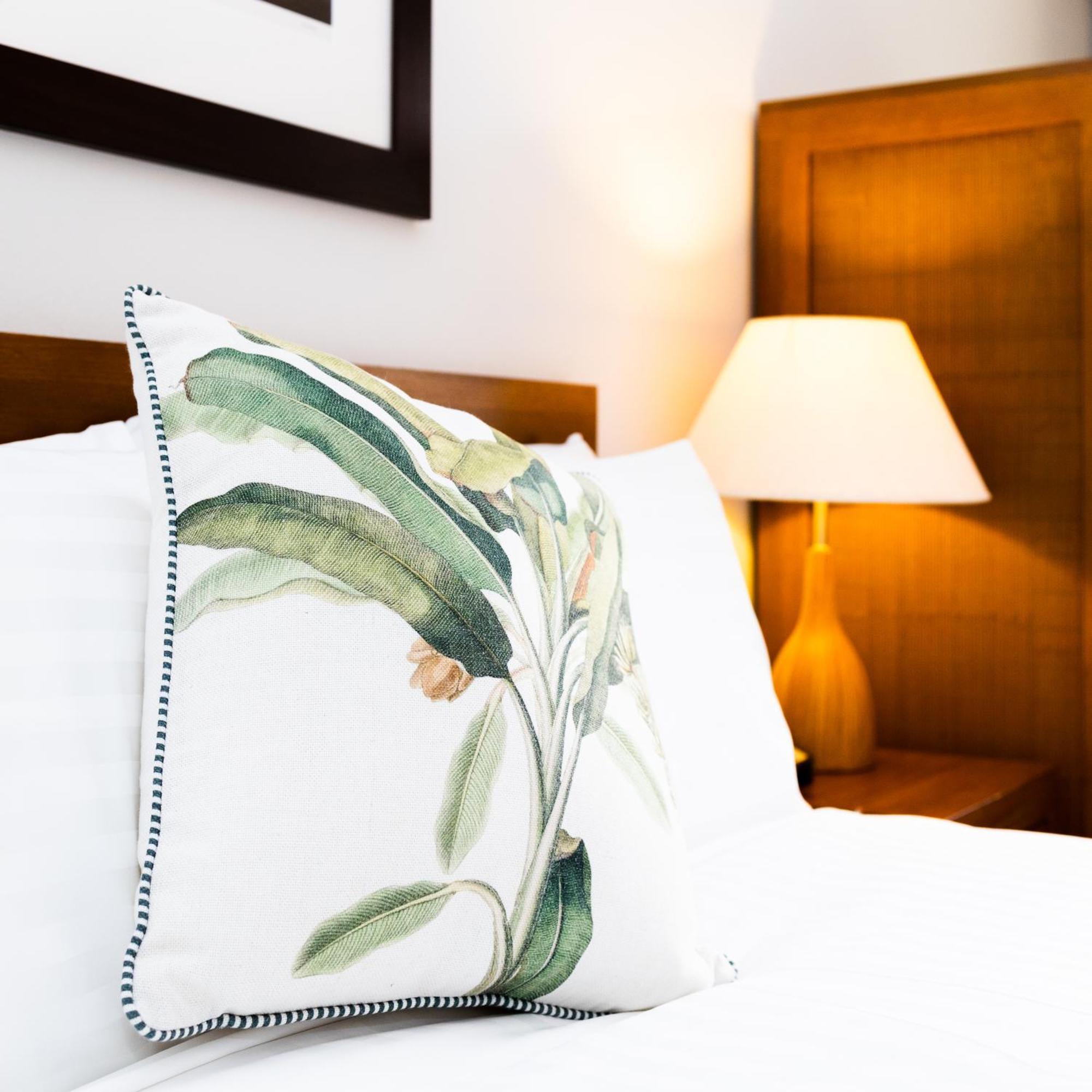 The Continental Hotel Брум Номер фото